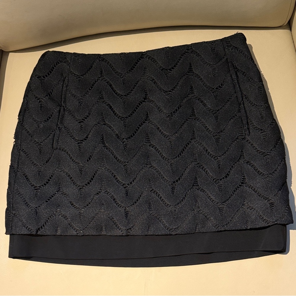 Diane Von Furstenberg 2 EUC Black Elley Mini Wave Lace Skirt Vintage Designer